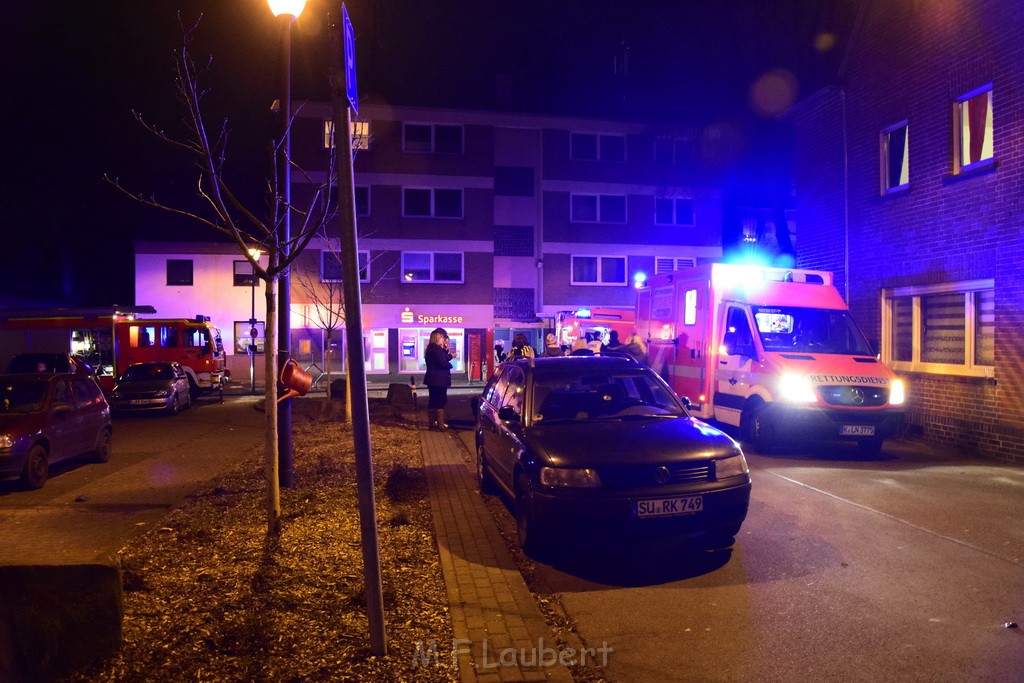 Feuer 2 Koeln Porz Langel Hinter der Kirche P165.JPG - Miklos Laubert